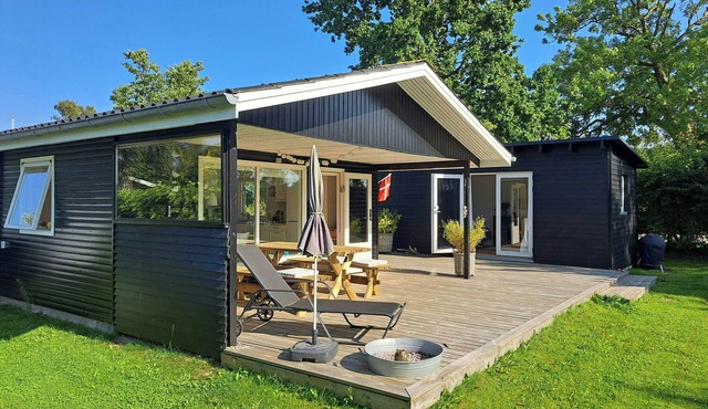 Family holiday home close to beach at Vejlby Fed