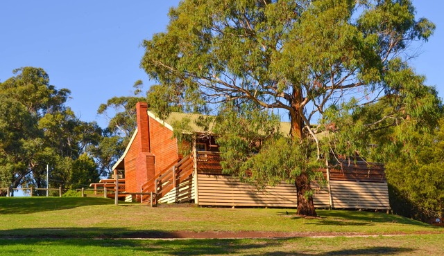 Family Holiday Lodge - Red Hill South, Iluka Retreat