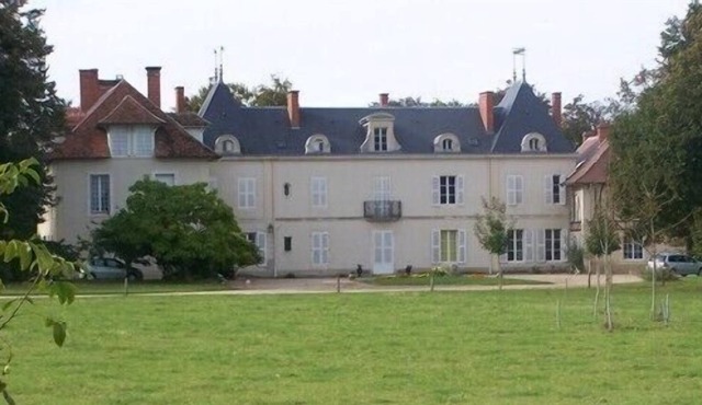 Family holidays in Berry in a pretty property.