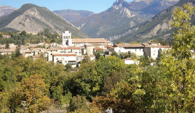 Family holidays in the center of Die in a charming cottage