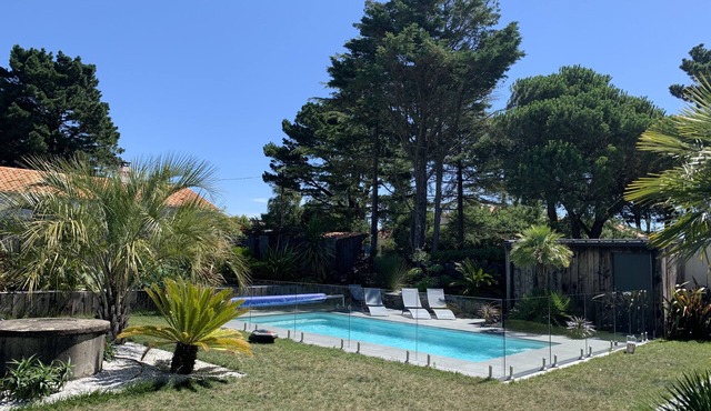 Family home near the sea - heated swimming pool, trampoline, exotic garden.