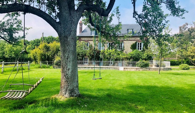FAMILY HOME: 10/15 people on the heights of Honfleur
