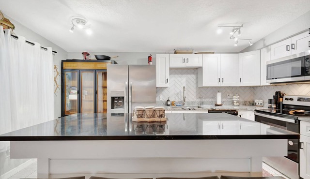 Family Home 10 Mins to Beach Pets Welcome