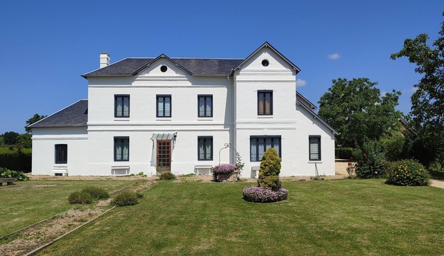 Family home 15 min from Honfleur, large garden