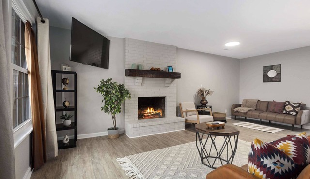 Family Home: 3 King Beds, Close to Arrowhead