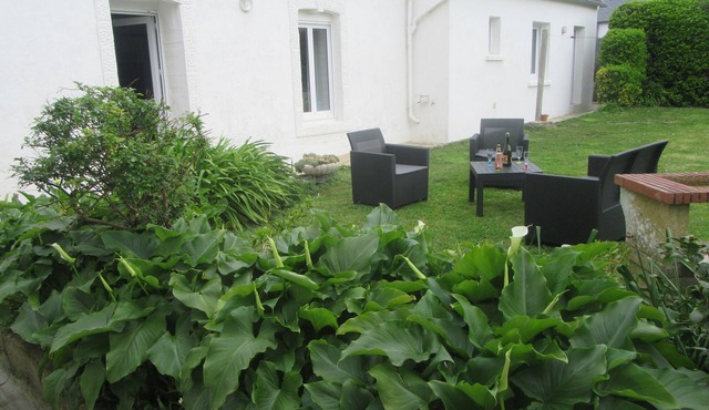 Family home 300 m from the sea with enclosed garden, rated 3 stars.