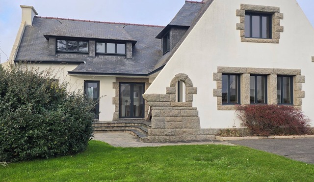 Family home-300m from the sea-Port de Trévignon