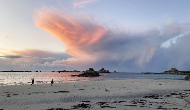 Family home 300m from the sea, with swimming pool