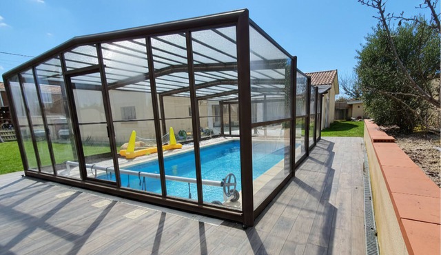Family home (8 to 10 people) with indoor swimming pool 15 min from Toulouse.