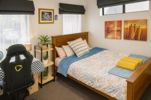 Family Home - AC Room, Dedicated Bath, Free parking, No Kitchen