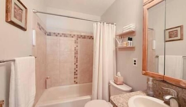 Family Home Across from Park & Pool Access