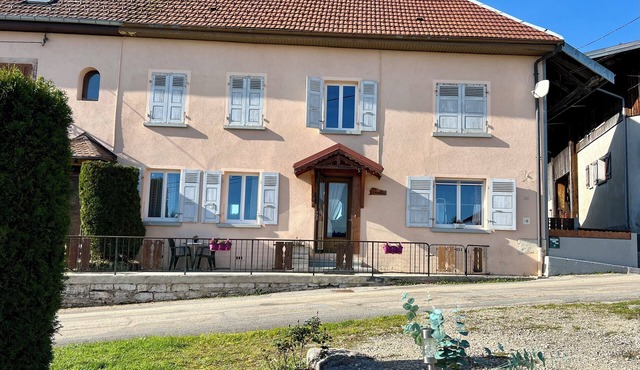 Family home at 950m, panoramic view, garden, terrace in beautiful village