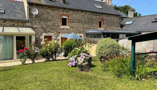 Family home between land and sea