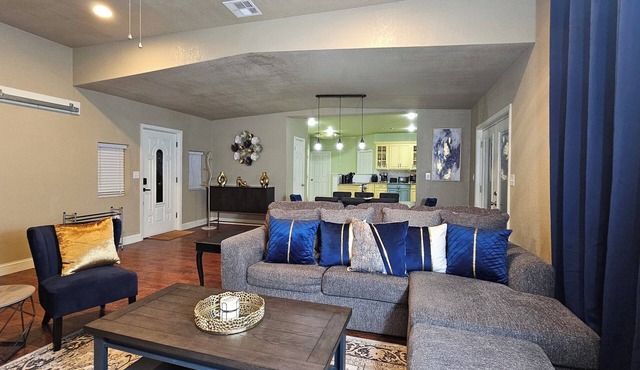 Family Home by Lake Murray, Texoma, Arbuckle, Turner Falls and Winstar Casino