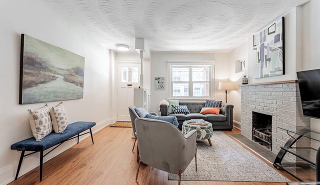 Family Home by the Beach > 3 Beds & Parking