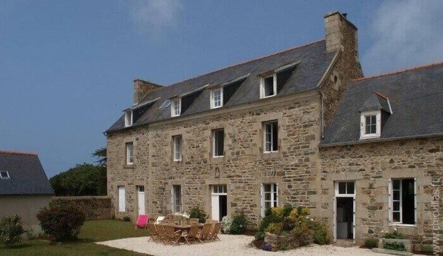 Family home close to the sea and amenities, sleeps 7 or 13