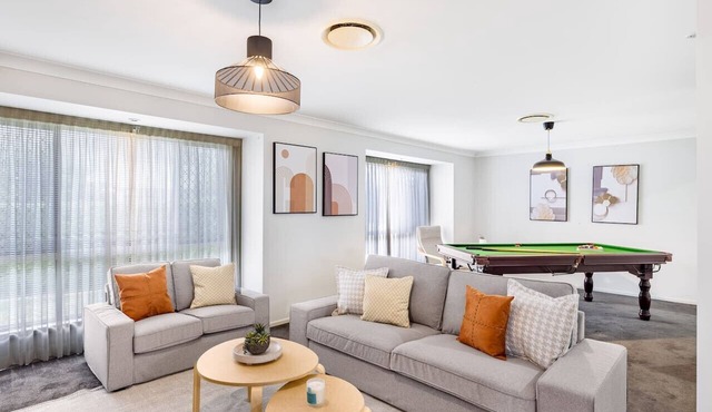 Family Home Close to Shopping Centre and Highway