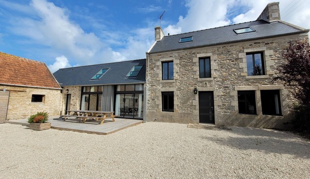 Family home close to beaches with jacuzzi