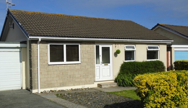 Family home close to beach, sleeps 6. great base for walks, dogs welcome.