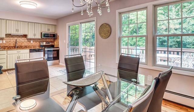 Family Home Close to Warwick, 5 Mi to Lake!