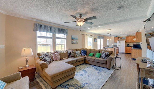 Family Home + Fire Pit & Deck, 11 Miles to Beach!