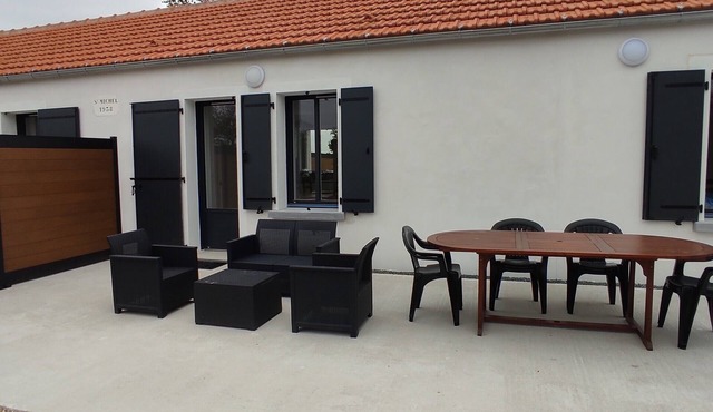 Family Home for 6–8 Guests with Heated Pool in Vendée!