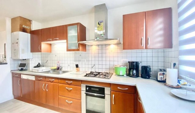 Family Home for 6 with Garden & Veranda, Peaceful near Quimper