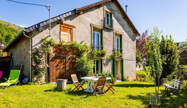 Family Home for 6 in the Ariège Pyrenees, Panoramic Views