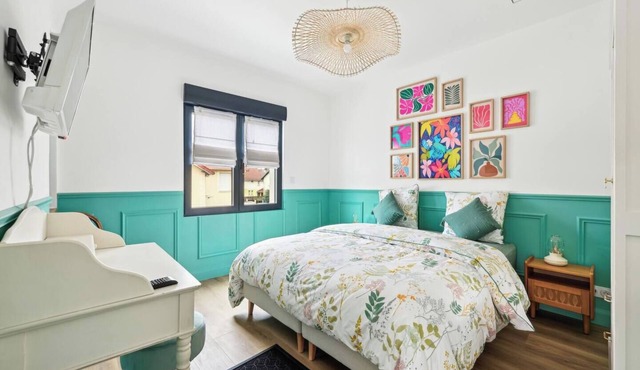 Family home for 8 people, 2 steps from line 14, fully equipped!