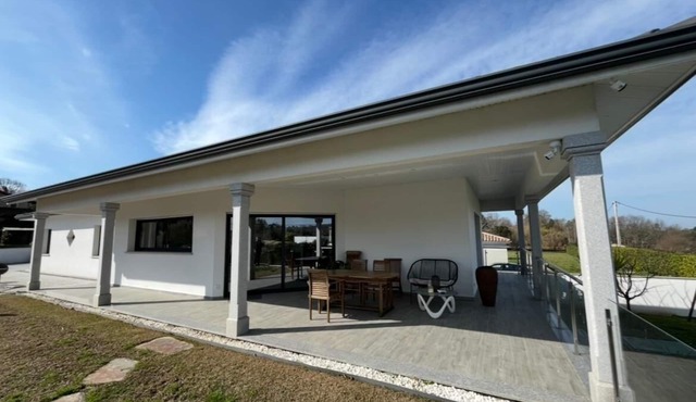 Family home with swimming pool. Near Bordeaux, St emilion, Arcachon