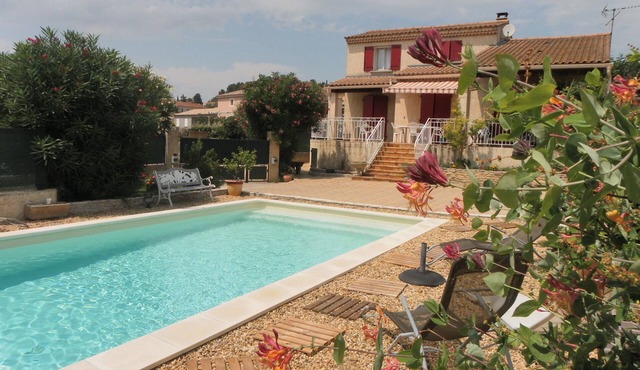 FAMILY HOME WITH PRIVATE POOL SLEEPS 10