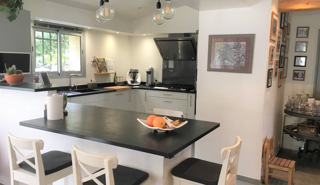 Family home ideal for family or friends, swimming pool, jacuzzi, outdoor games, etc.