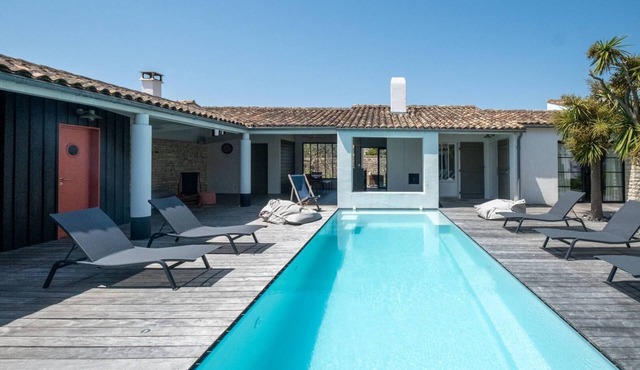 Family home by the beach in la Couarde