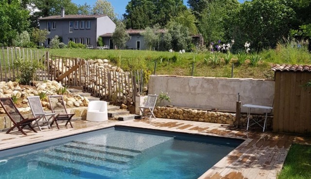 Family home 15 minutes from Bordeaux in a green setting