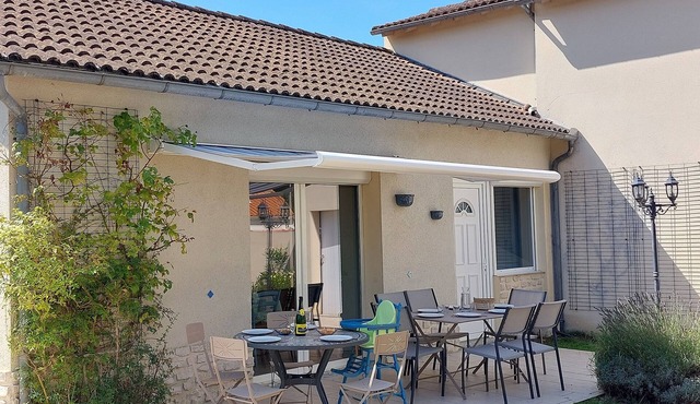 Family home with enclosed garden in a forest 900 m from the beach