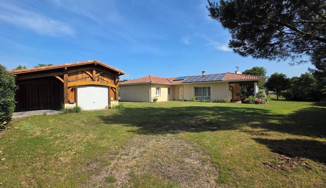Family home near the lake in a quiet neighborhood