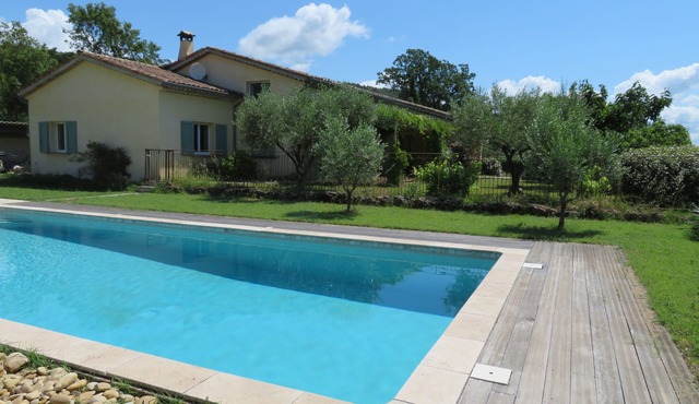 Family home, fully air-conditioned, private pool, Var countryside.