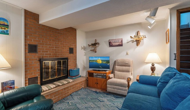 Family Home-Great Fishing Spot- Close to Golf- Private Dock