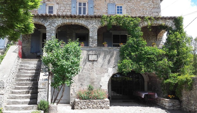 Family home in a charming Gard hamlet close to nature