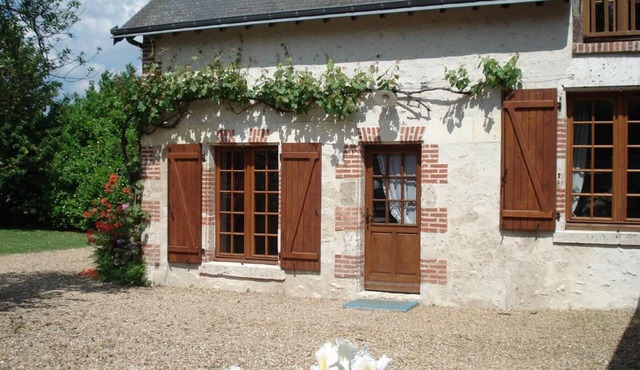 Family home in Cheverny, enclosed garden, pets allowed, 6 people