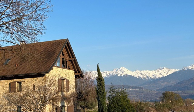 Family home in the heart of the Savoyard vineyards