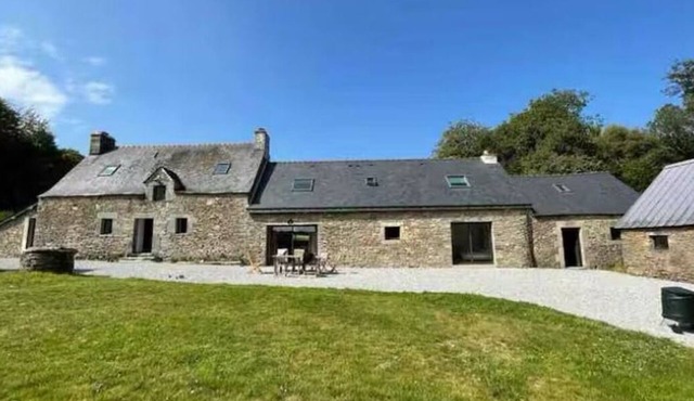 Family home in the forest near Lac de Guerledan