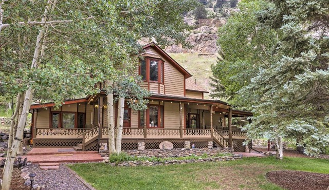 Family Home in Georgetown Walk to Town and Railroad