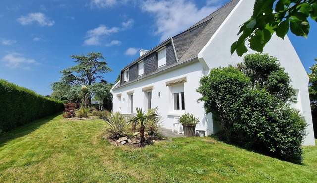 Family home in Locquirec Bay