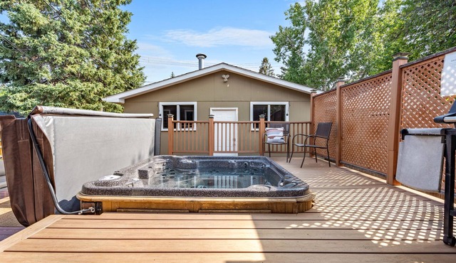 Family Home in Southwood w Hot Tub Sleeps 9