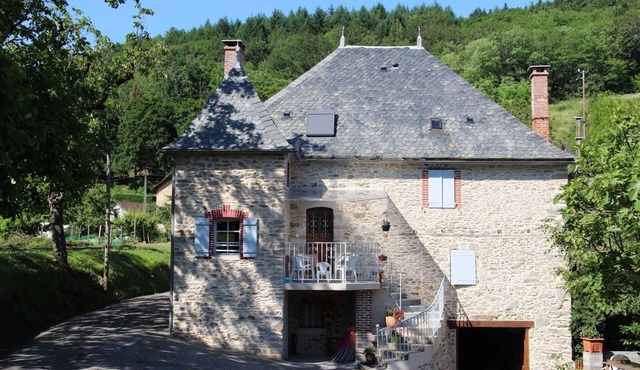 Family home in the countryside with swimming pool, air conditioning, tennis court - 12 to 15 people