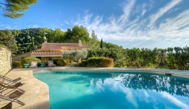 Family Home in the Heart of the Luberon with Swimming Pool and Panoramic Vi