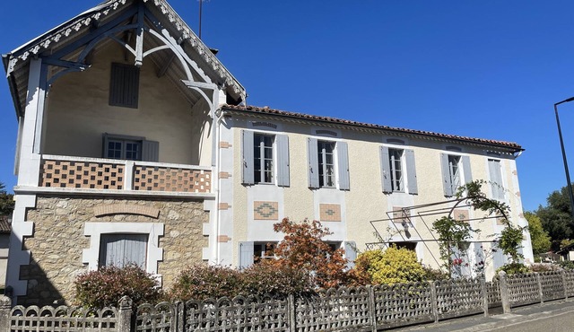 Family home in the heart of a Landes village