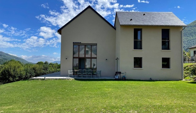 Family home in the heart of the Val d'Azun