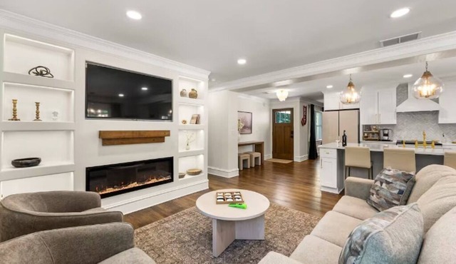 Family home in Tucker GA with Hot Tub & Game Rooms